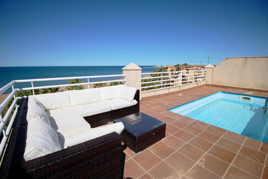 Atico Con Piscina Privada En Primera Linea Apartment Denia Luaran gambar