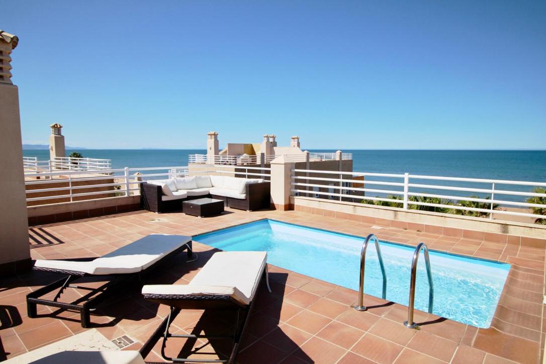 Atico Con Piscina Privada En Primera Linea Apartment Denia Luaran gambar