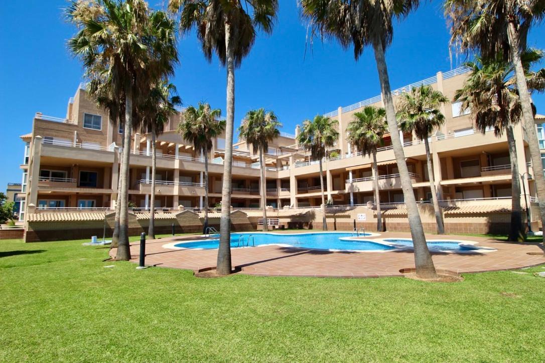Atico Con Piscina Privada En Primera Linea Apartment Denia Luaran gambar