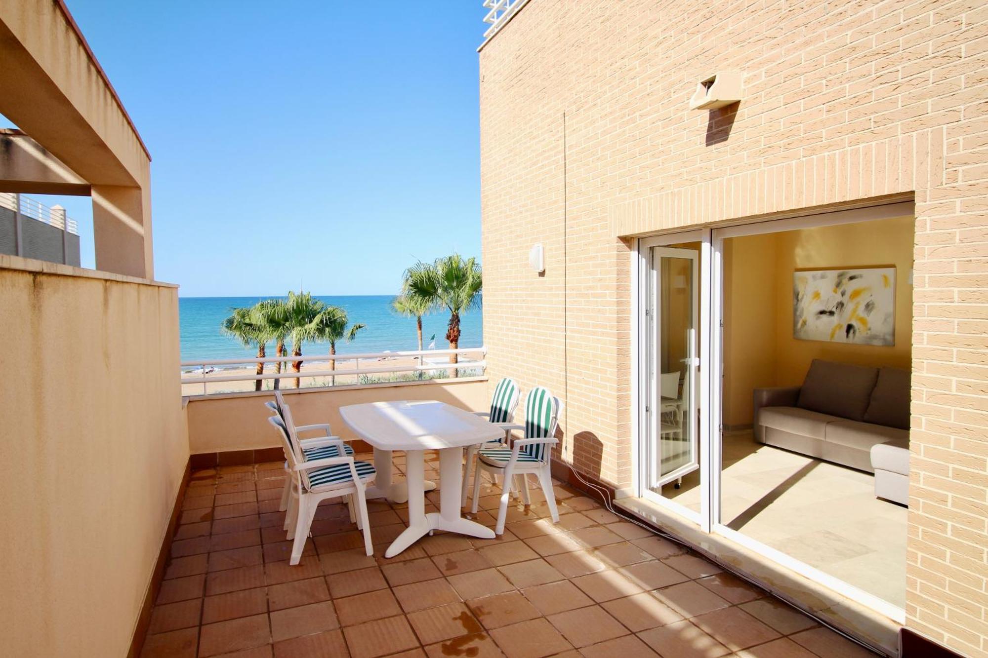 Atico Con Piscina Privada En Primera Linea Apartment Denia Bilik gambar