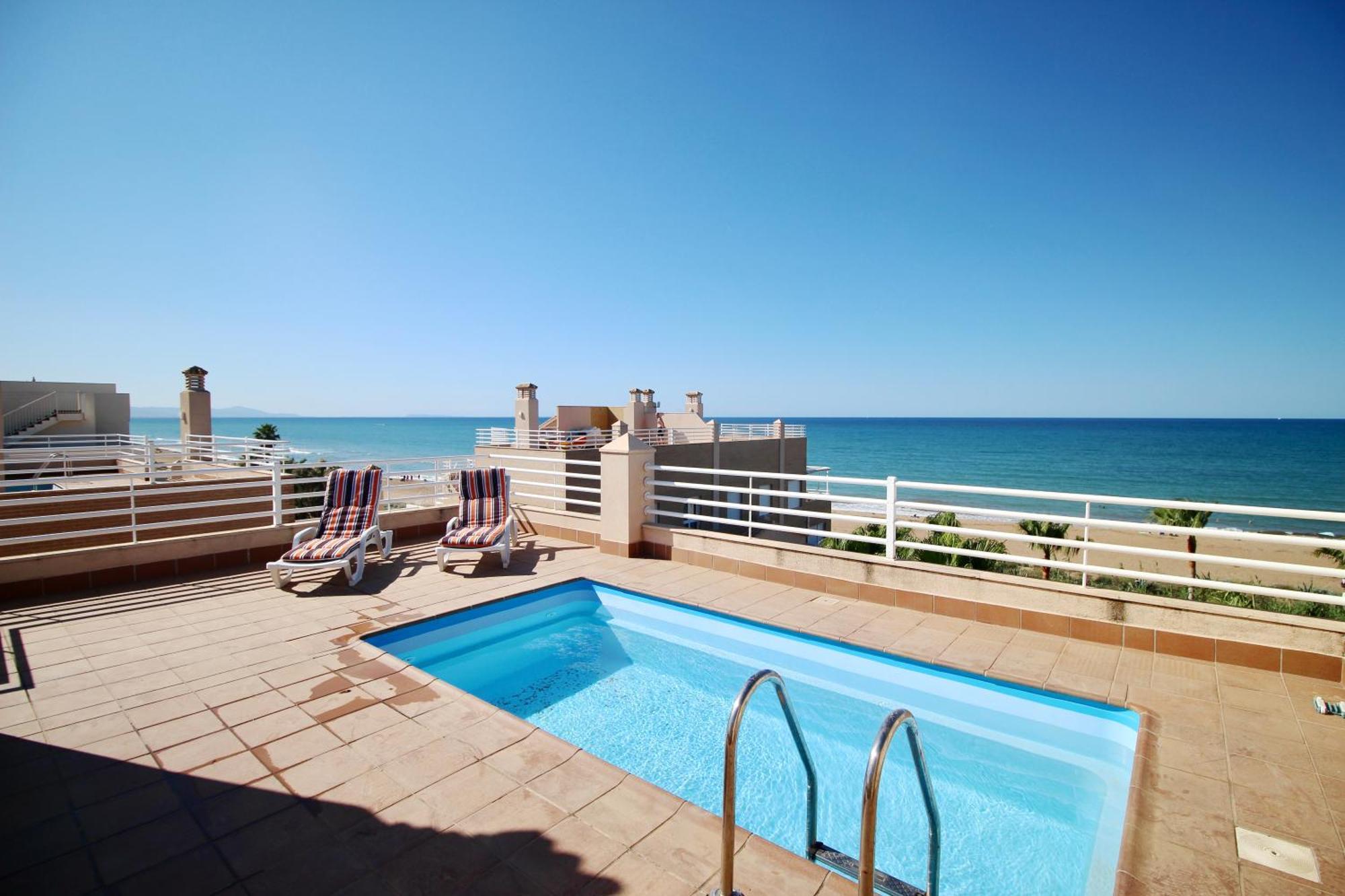 Atico Con Piscina Privada En Primera Linea Apartment Denia Bilik gambar