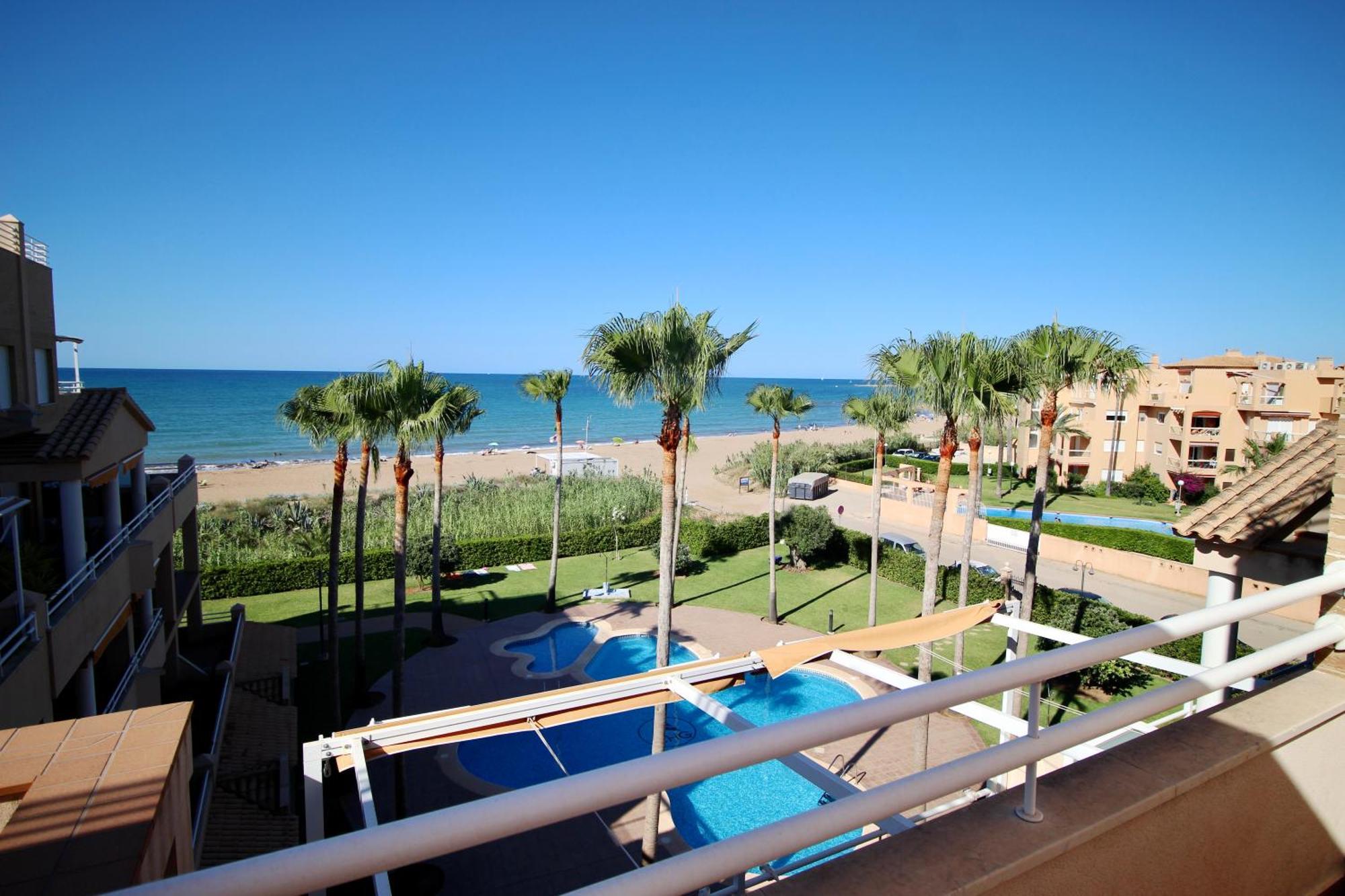 Atico Con Piscina Privada En Primera Linea Apartment Denia Bilik gambar